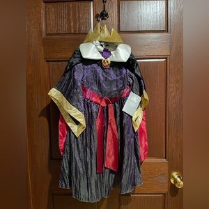 Brand new Snow White evil queen Halloween costume.